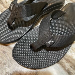 Women's Black Classic Chaco flip flops size 7